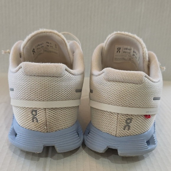 On Cloud Running Women's White and Blue Sneakers Size 7 - Picture 5 of 8